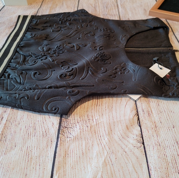 Sleeveless Jacquard Print Crop Top NWT✨️ - Picture 9 of 14